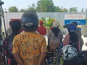Antrean BBM di Kobar Mendadak Hening, Pembeli Sejenak Nyanyi Indonesia Raya