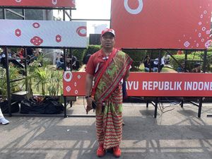Pakai Baju Adat NTT, Nicolas Nonton Peringatan HUT Ke-81 RI di Depan Istana