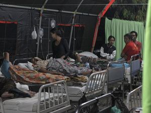 Gempa M 7,7 Rusak Faskes di NTT, 2 Rumah Sakit Lapangan Mulai Beroperasi