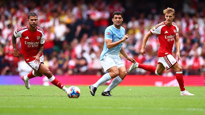 Bruno Guimaraes (kiri) dan Martin Odegaard (kanan) saat menghadapi Manchester City pada 16 Agustus lalu dalam laga Community Shield 2026.
