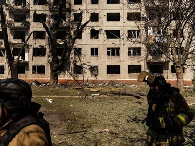 Dampak Serangan Udara Rusia Rusak Apartemen Warga di Kramatorsk