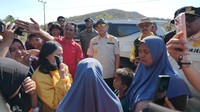 Disetop Emak-emak di Nagekeo, Mendagri Dengarkan Keluh Kesah Akibat Gempa