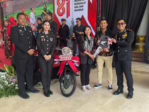 Perpanjang SIM di Simling 24 Jam, Warga Sidoarjo Ini Dapat Hadiah Motor