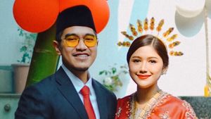 Gaya Duo Mantu Jokowi Rayakan HUT ke 81 RI, Selvi-Erina Kompak Berbusana Adat