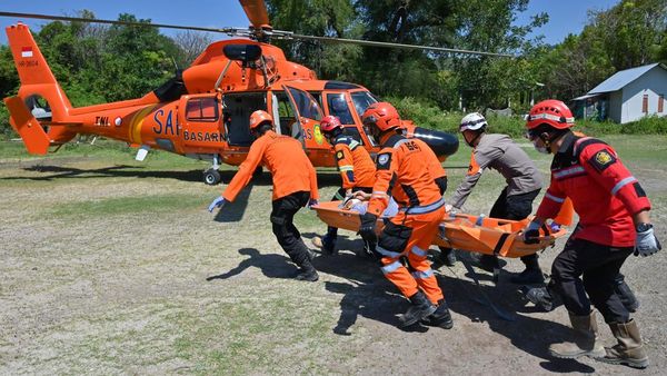 Korban Gempa NTT Dievakuasi dengan Helikopter ke Labuan Bajo