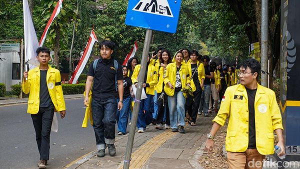 Massa Mahasiswa UI Tetap Berangkat Gelar Aksi
