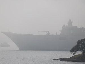 Kabut Tebal Selimuti Feri-feri yang Melintas di Sydney Harbour