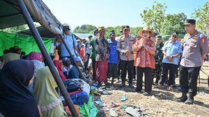 Kapolri Bersama Ketua Komis V DPR Tinjau Lokasi Terdampak Gempa di Manggarai Timur