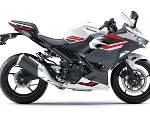 Kawasaki Ninja 250 FI Disegarkan, Harga Rp 81 Juta