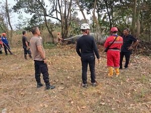 Lahan Kosong di Ngaglik Sleman Terbakar