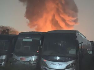 Awal Mula Kebakaran Pangkalan di Cikarang hingga 50 Bus Hangus