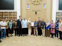 Andre Rosiade: Komisi VI DPR dan Danantara Komitmen Sehatkan Pos Indonesia