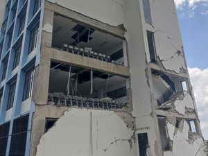 Video Kondisi Kampus di Flores Rusak Parah Akibat Gempa M 7 NTT
