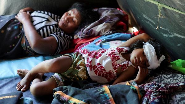 Nasib Anak-anak Korban Gempa NTT di Pengungsian