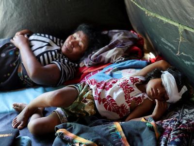 Nasib Anak-anak Korban Gempa NTT di Pengungsian