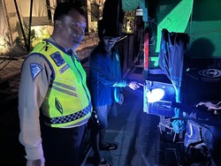 Pria Tewas Tabrak Motor Roda Tiga di Panjer Denpasar