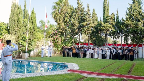 Potret Pengibaran Bendera Merah Putih di Tunisia, Meriahkan HUT ke-81 RI