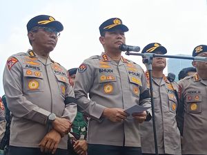 Polda Metro Gelar Doa untuk Korban Gempa NTT, Personel Pakai Pita Hitam