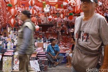 Pesta HUT RI Usai, Lapak Pernak-pernik Mulai Sepi Pembeli