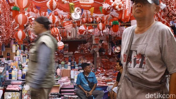 Pesta HUT RI Usai, Lapak Pernak-pernik Mulai Sepi Pembeli