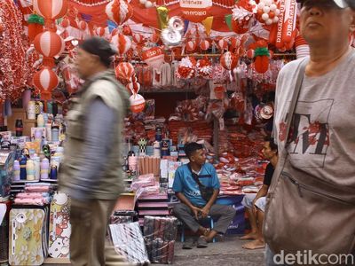 Pesta HUT RI Usai, Lapak Pernak-pernik Mulai Sepi Pembeli