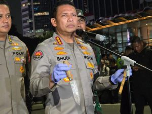 Video: Polisi Bicara soal Temuan Pisau-Golok saat Demo Jakarta