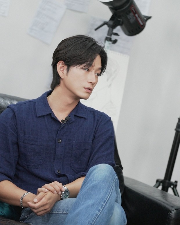 Agensi mengabarkan bahwa Kim Nam Gil sedang meninjau partisipasinya untuk bergabung dalam drama 'Lawyer for a Lawyer'.
