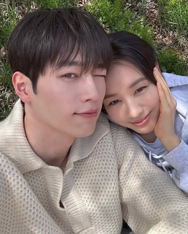 Seo Kang Joon dan Ahn Eun Jin membagikan chemistry manis mereka menjelang penayangan episode perdana drama 'A Love Other Than Yours'.