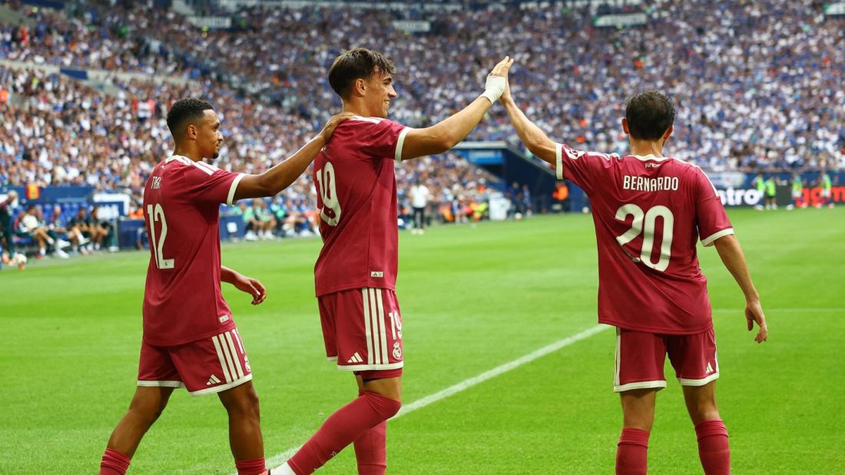Real Madrid dianggap jadi pesaing terberat Barcelona musim ini. (REUTERS/Kai Pfaffenbach)