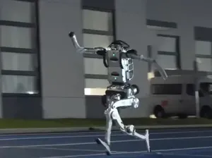 Inovasi Robot 2026! Ada yang Hibrida Setinggi 4 Meter