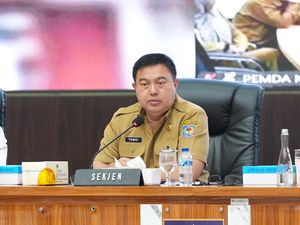 Sekjen Kemendagri Minta Daerah Segera Intervensi Kenaikan Harga Beras