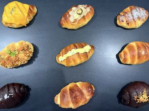 Cicip Lezatnya Salt Bread Viral di Depok, Ada Rasa Cheesy Jalapeno