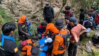 31 Pendaki Gunung Bawakaraeng Dievakuasi karena Hipotermia dan Cedera Kaki