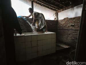 Meteseh Semarang Kekeringan, Warga Beli Air Galonan untuk Mandi