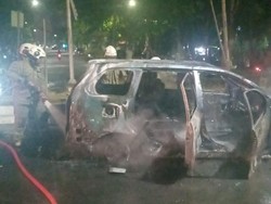 Xenia Angkut 4 Galon BBM Hangus Terbakar di Kampung Kali Semarang