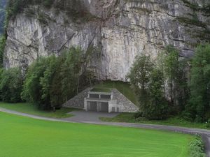 Brankas Supermewah Ini Terkubur 100 Meter di Bawah Pegunungan Swiss