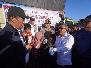 207 Ton Beras & 6.000 Liter Migor Disalurkan untuk Korban Gempa Flores