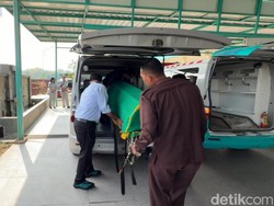 Ambulans Terlibat Laka di Tol Batang Sedang Bawa Jenazah ke Jepara