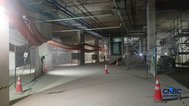 Extended Concourse di bawah perut Bundaran HI terus dikebut dan bakal menjadi penghubung bawah tanah, Rabu (19/8/26). (CNBC Indonesia/Ferry Sandi)