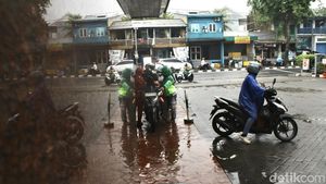 Hujan Guyur Jakarta di Tengah Puncak Musim Kemarau