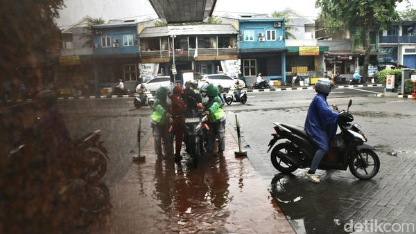 Hujan Guyur Jakarta di Tengah Puncak Musim Kemarau