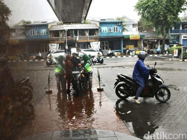 Hujan Guyur Jakarta di Tengah Puncak Musim Kemarau