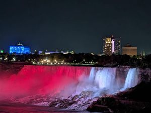 Iluminasi Merah Putih di Air Terjun Niagara Peringati HUT ke-81 RI