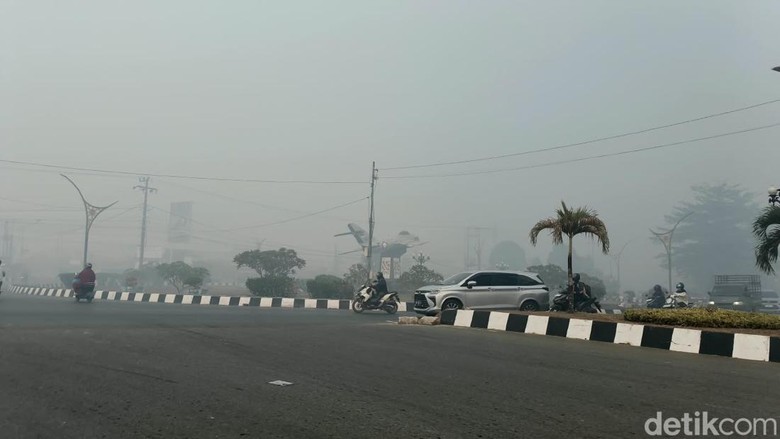 Kabut Asap di Banjarbaru Begitu Tebal hingga Jarak Pandang Hanya 10 Meter
