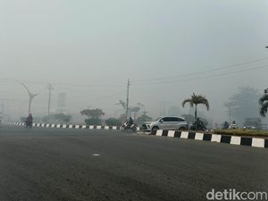 Kabut Asap di Banjarbaru Begitu Tebal hingga Jarak Pandang Hanya 10 Meter