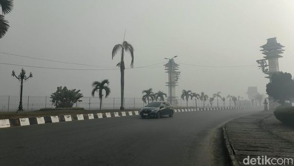 Begini Pemandangan di Kalimantan Saat Berselimut Kabut Asap