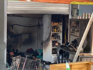 Lupa Matikan Kompor, Kios di Istana Gebang Blitar Terbakar