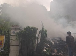 Kebakaran Lahan Terjadi di Jakbar, 9 Unit Mobil Damkar Dikerahkan
