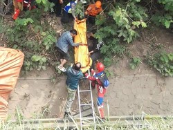 Terjebak 2,5 Jam, Sopir Truk Trailer Masuk Jurang di Boyolali Tewas
