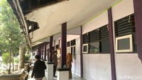 Lima Ruang Kelas SMKN 1 Gerung Terancam Roboh